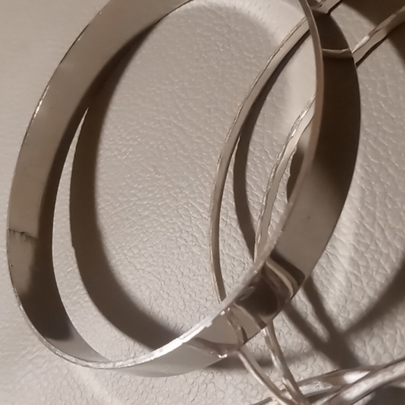 11 bangle bracelets all different types. Silver tone bamboo shape, woven,etched. - Picture 3 of 6